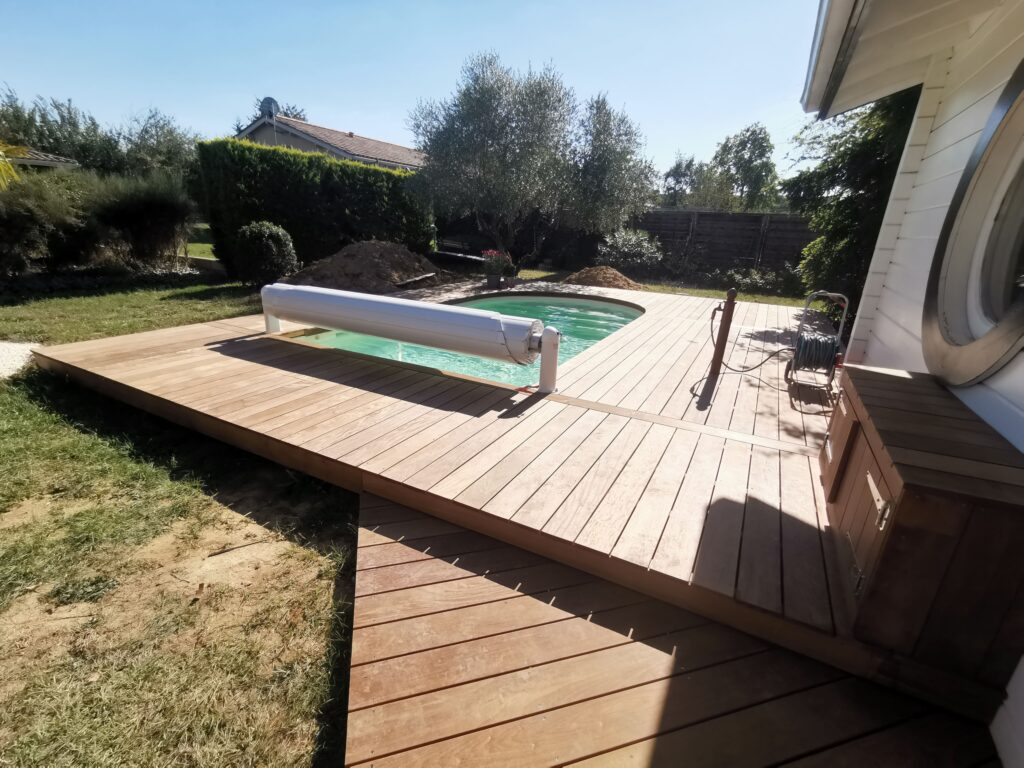 terrasse et tour de piscine en bois