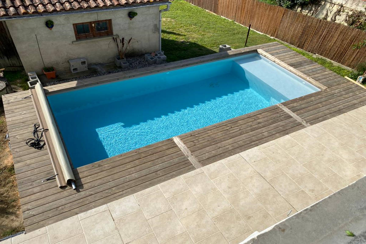 exemple de terrasse bois pour aménagement piscine